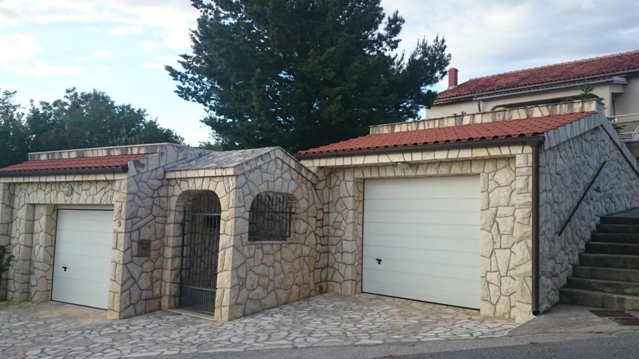 Apartmani Lea Jadranovo Bagian luar foto