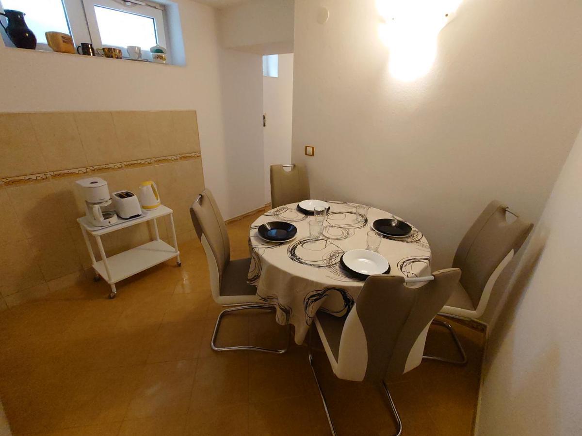 Apartmani Lea Jadranovo Bagian luar foto